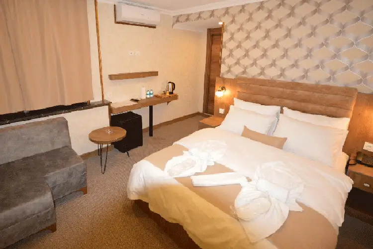 Arsisa Hotel Aile Oda